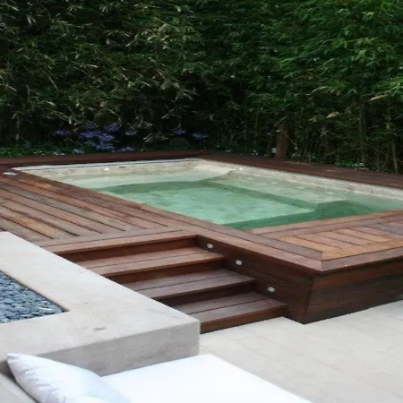 Suave Holiday In With Garden *